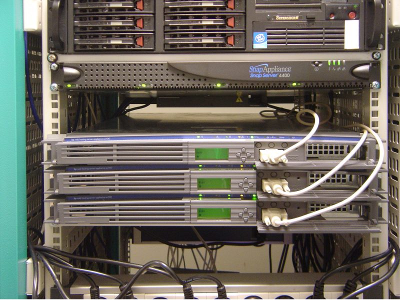 Paris_servers_DSC00190